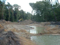 Grundwasser beim Aushub des Baches